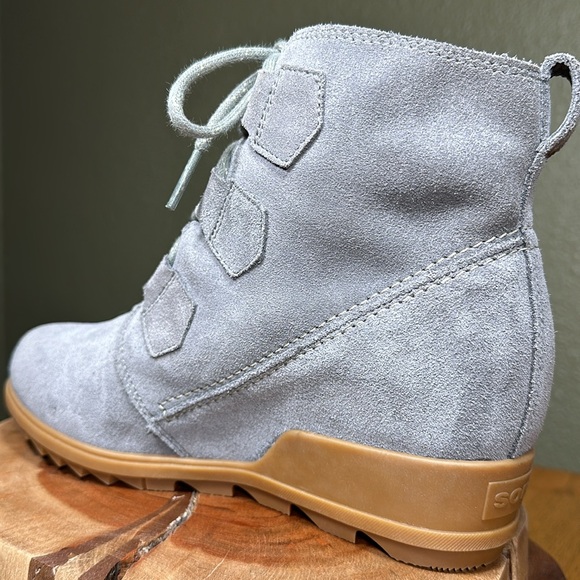 SOREL Women's Evie Lace Waterproof Suede Ankle Bootie - Picture 8 of 15